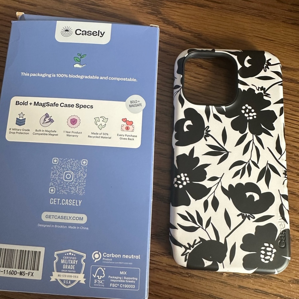 Black and White Floral Phone Case iPhone 15 pro max